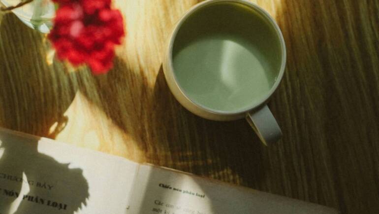 Soft living την άνοιξη: πώς να ζήσεις πιο αργά και ήρεμα στην καθημερινότητά σου